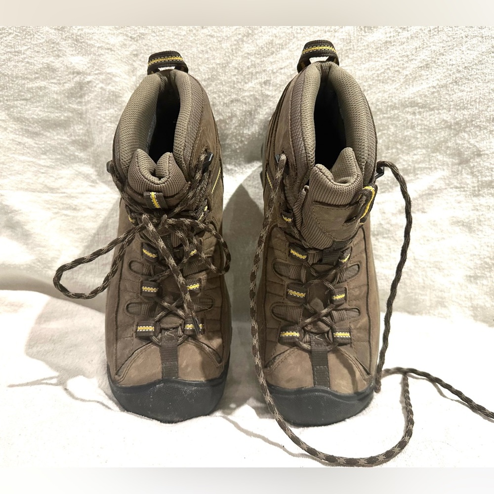 KEEN Hiking Boots Size 8.5